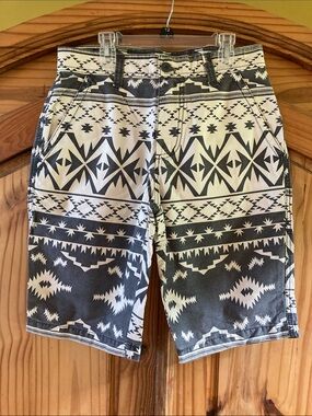 Men’s Carbon gray white geometric Aztec long shorts size 28